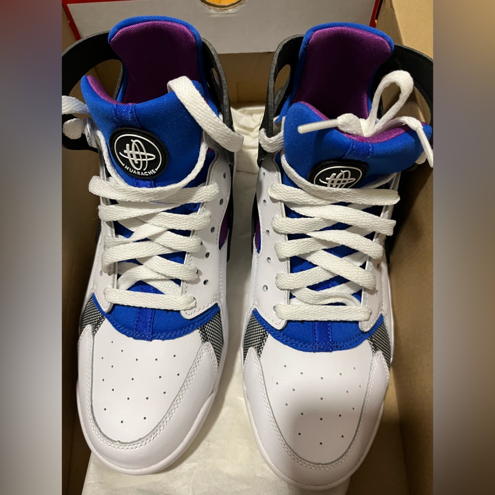 Nike Flight Huarache size 7Y White/Black-Lyon Blue-BLD